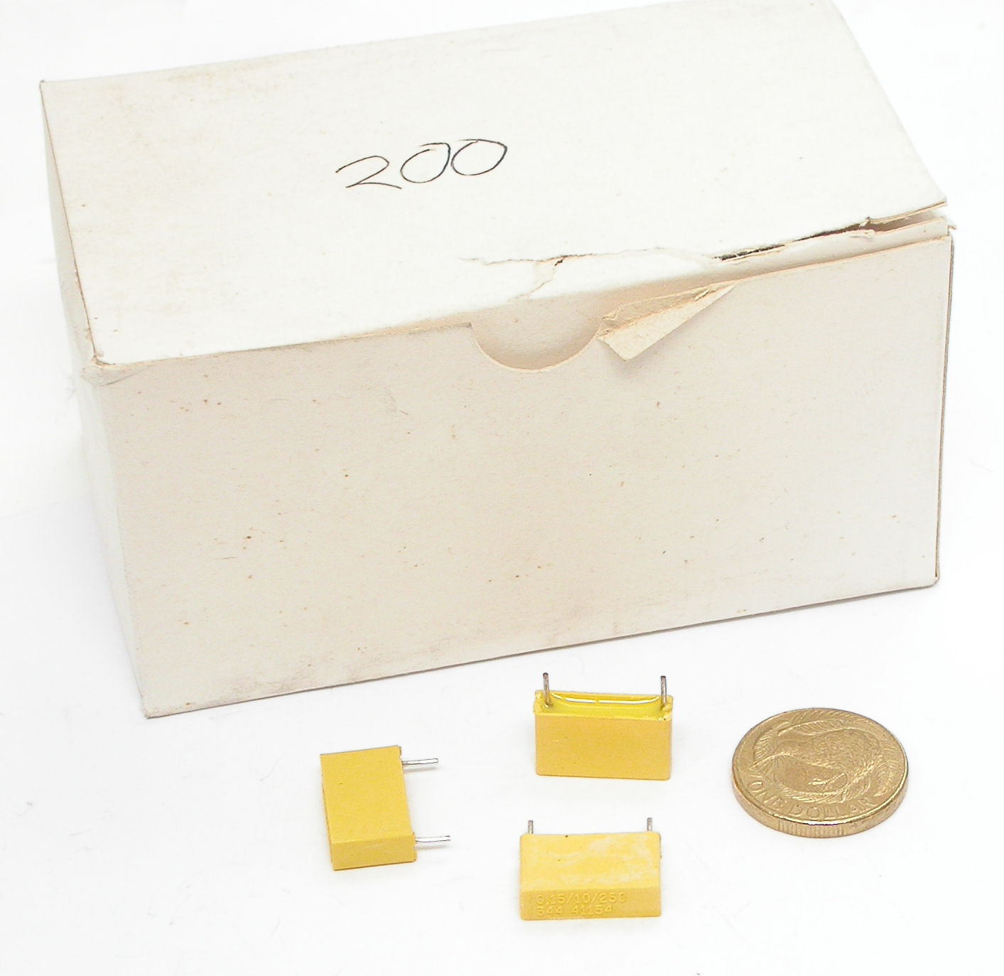 150nF-K-250V-RAD-MKC-344-41154-PH_Box.JPG  (147.7 Kb)
