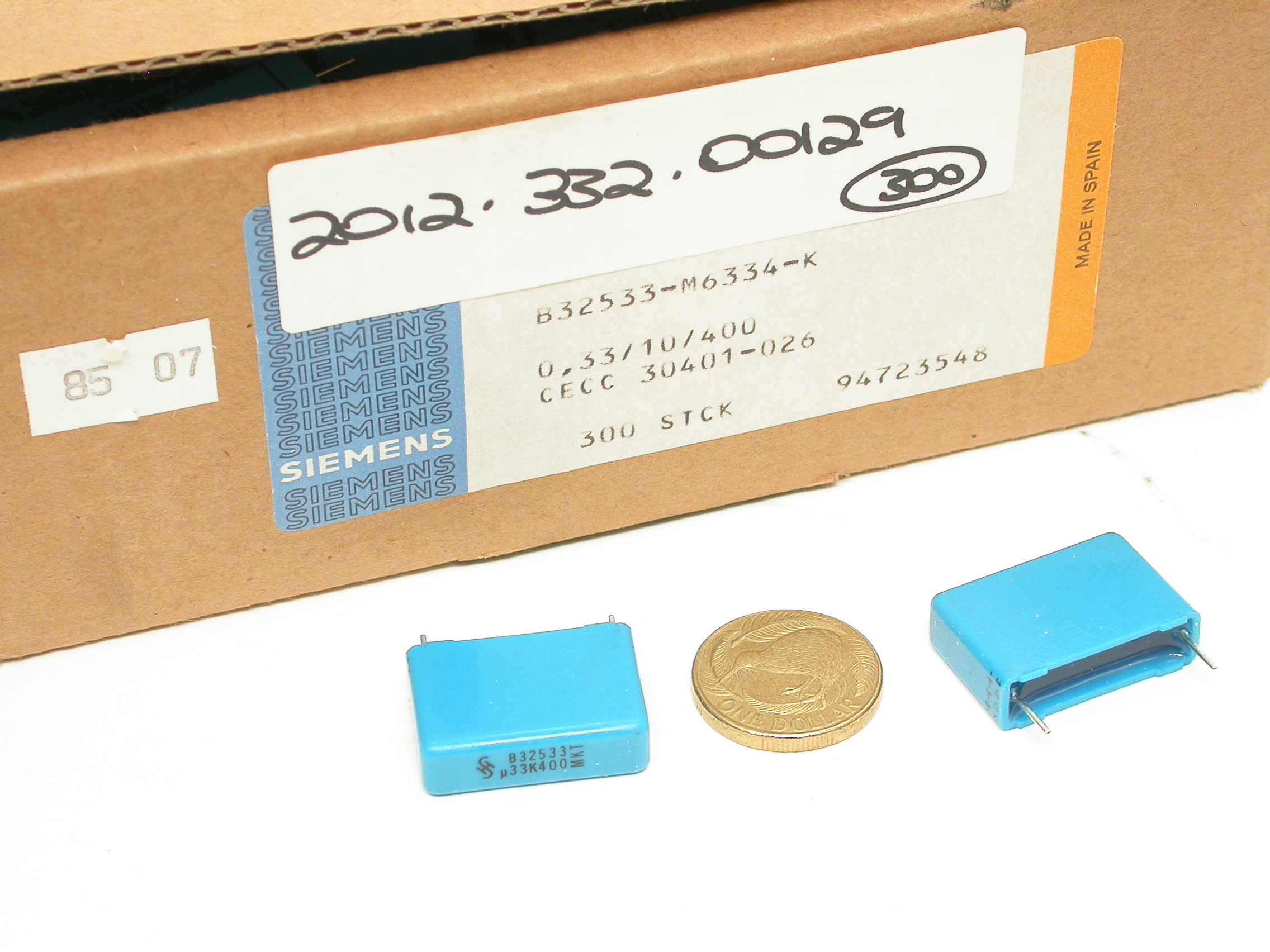 330nF-K-400V-RAD-MKT-B32533-SIE_Box.JPG  (925.6 Kb)