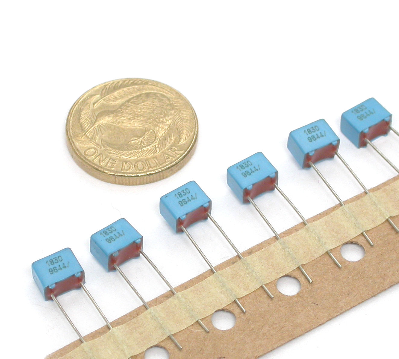 330pF-H-100V-RAD-MKP-1830-ERO_00.JPG  (182.1 Kb)