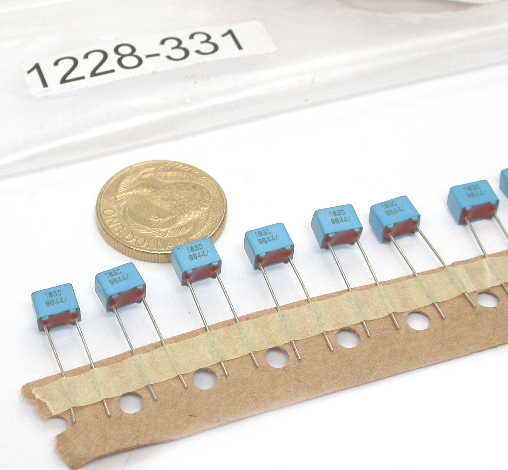 330pF-H-100V-RAD-MKP-1830-ERO_01.JPG  (285.3 Kb)
