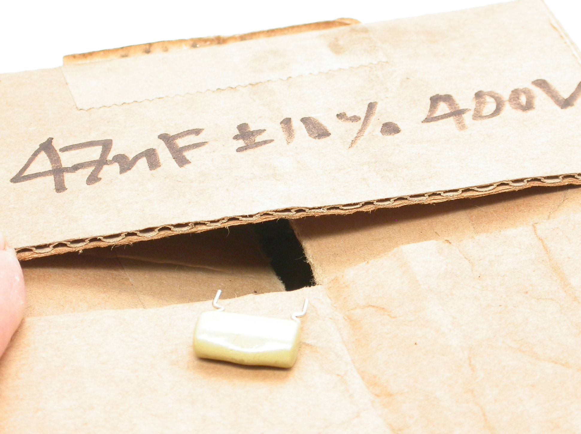 47nF-K-400V-RAD-MKT-347-21472-PH_Box.JPG  (341.6 Kb)