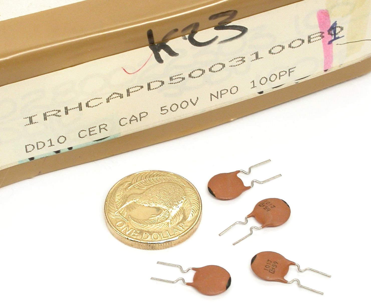 100pF-J-500V-Rad-NPO-DD10-Murata_03.JPG  (217.0 Kb)