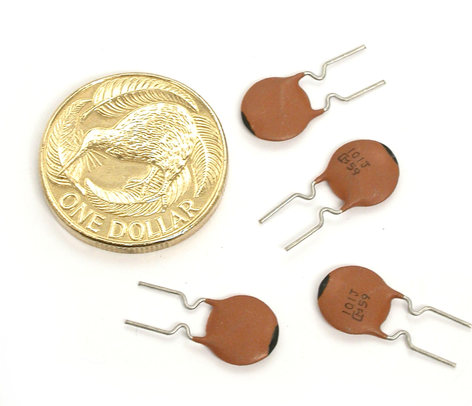 100pF-J-500V-Rad-NPO-DD10-Murata_05.JPG  (208.2 Kb)