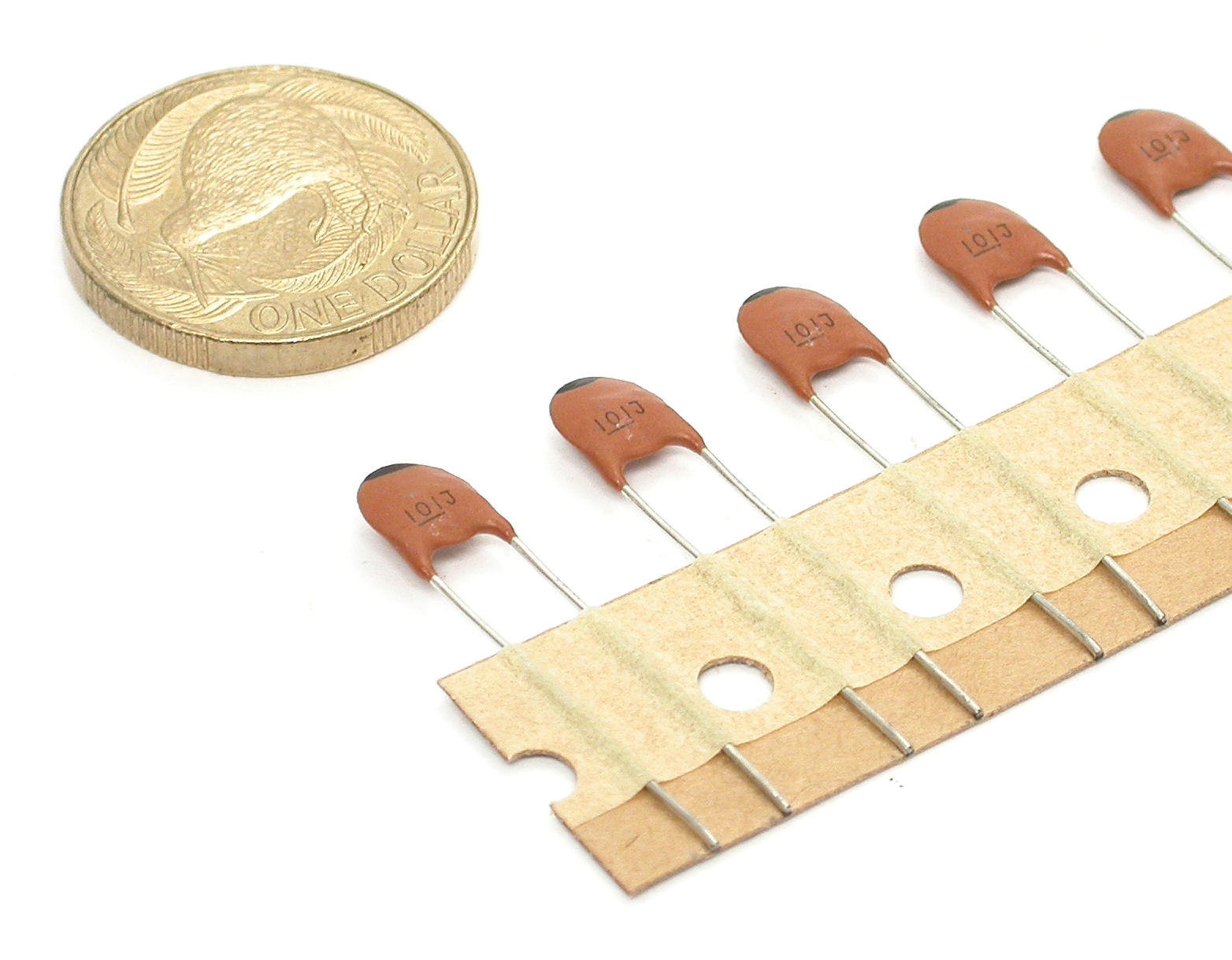 100pF-J-50V-Murata_01.JPG  (195.5 Kb)