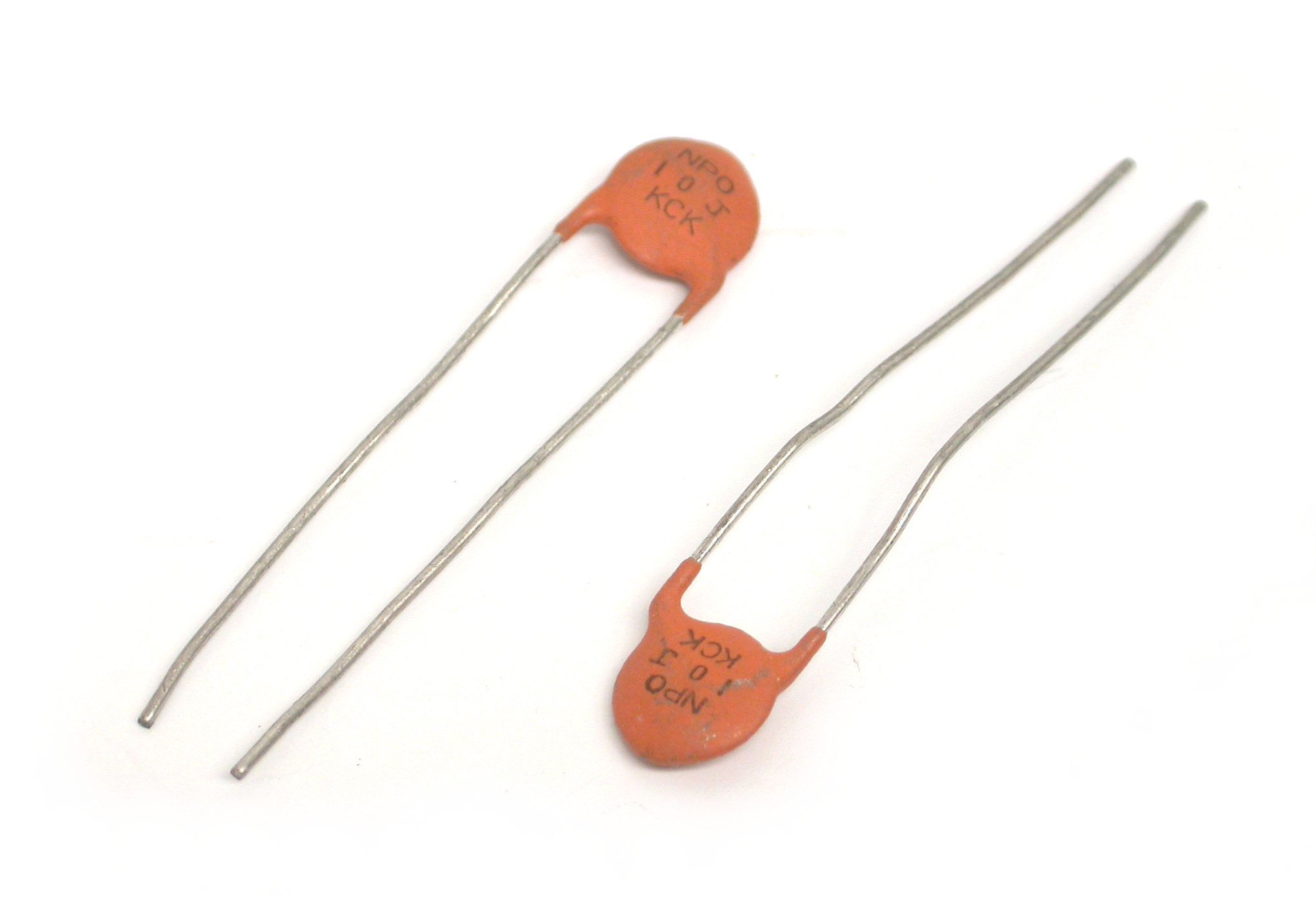 10pF-J-500V-NPO-CCH80_01.jpg  (147.9 Kb)