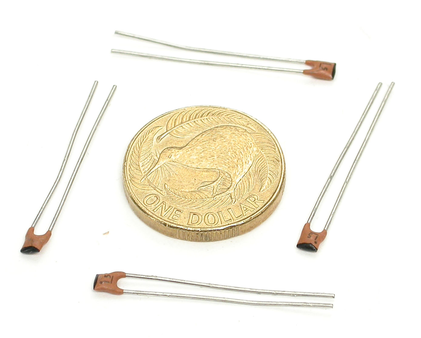 150pF-J-63V-NPO-RAD-568-54159_00.JPG  (153.3 Kb)