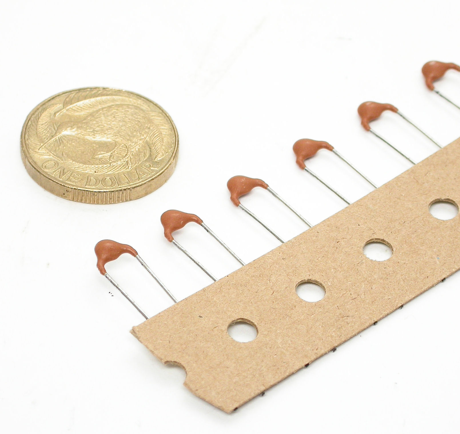 150pF-K-50V-Murata_01.JPG  (237.8 Kb)