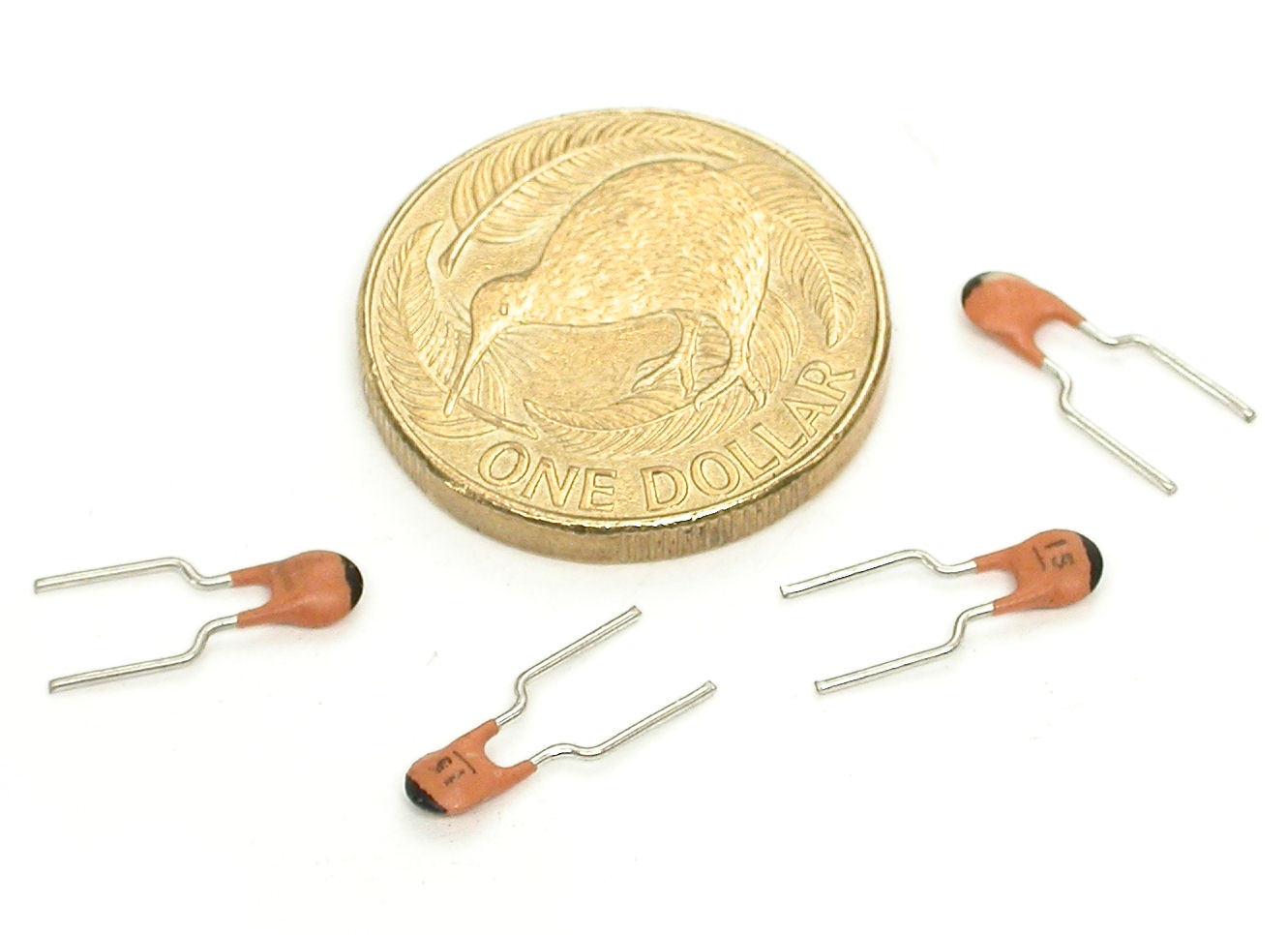 15pF-J-50V-RAD_DSCN1246.JPG  (120.3 Kb)