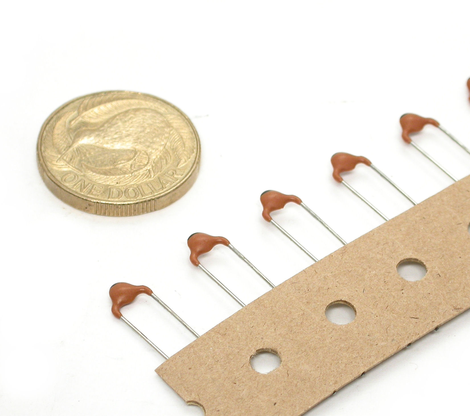 180pF-J-50V-Murata_01.JPG  (230.5 Kb)