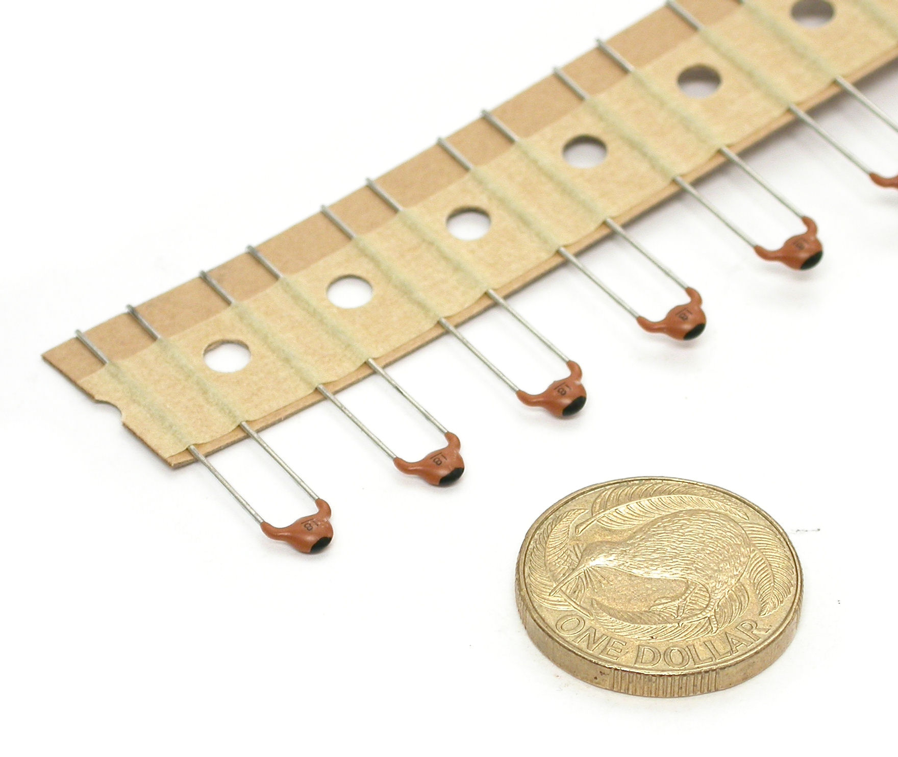 180pF-J-50V-Murata_03.JPG  (246.7 Kb)