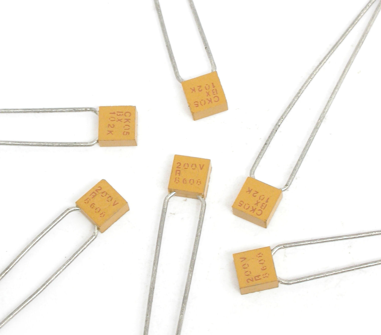 1nF-K-200V-CK05-BX-Aerovox_018.JPG  (136.6 Kb)