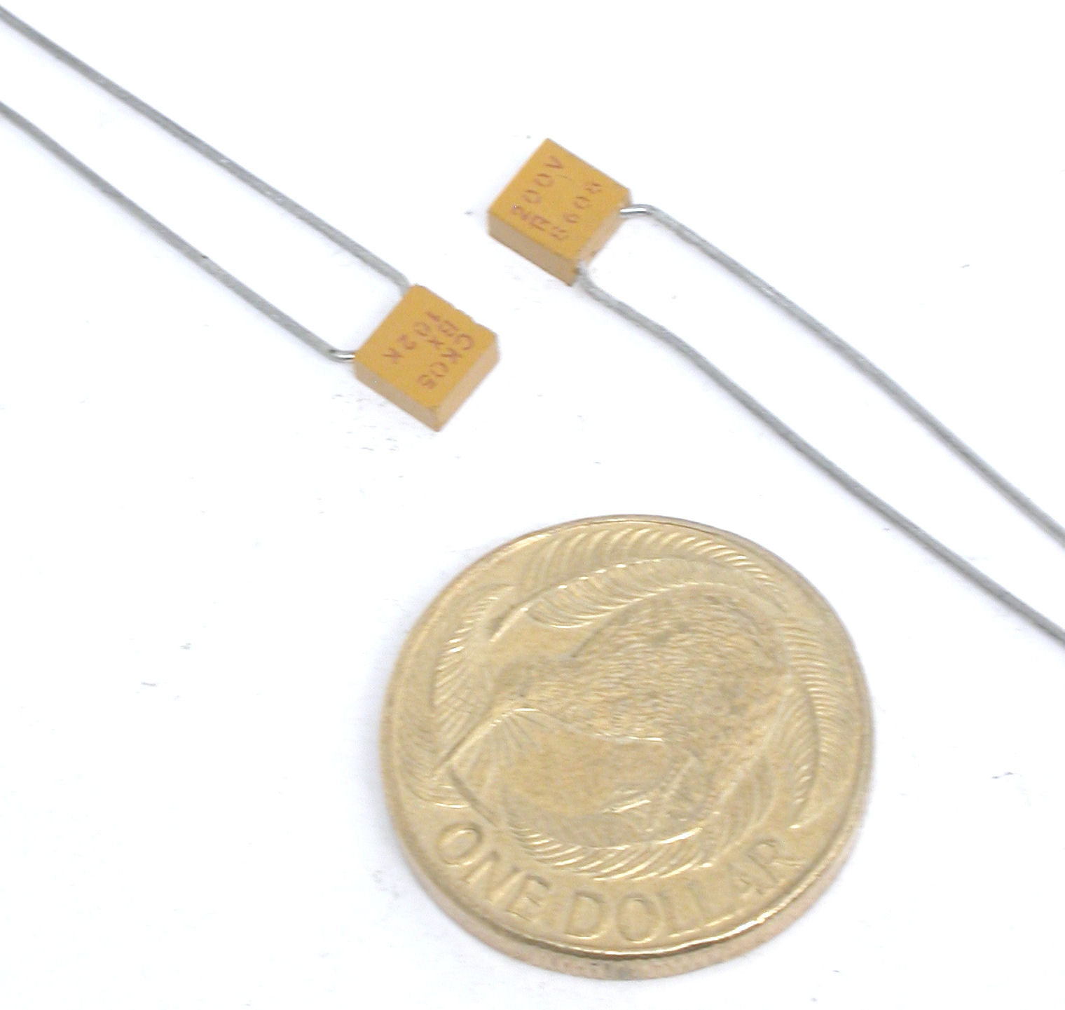 1nF-K-200V-CK05-BX-Aerovox_08.JPG  (153.8 Kb)