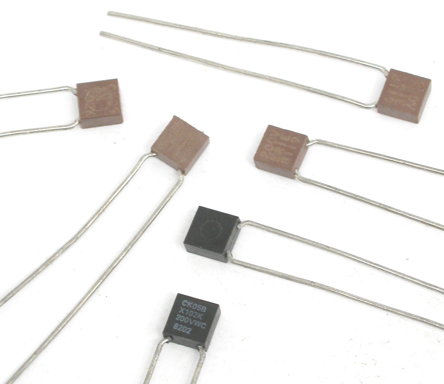 1nF-K-200V-CK05-BX-Erie_07.JPG  (136.1 Kb)