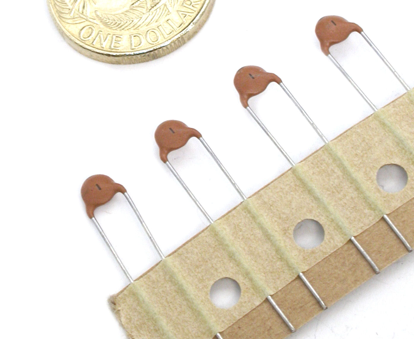 1pF-500V-Rad_NPO-DD05-Murata_01.JPG  (177.3 Kb)