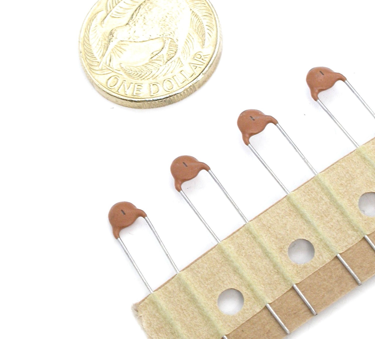 1pF-500V-Rad_NPO-DD05-Murata_02.JPG  (202.8 Kb)