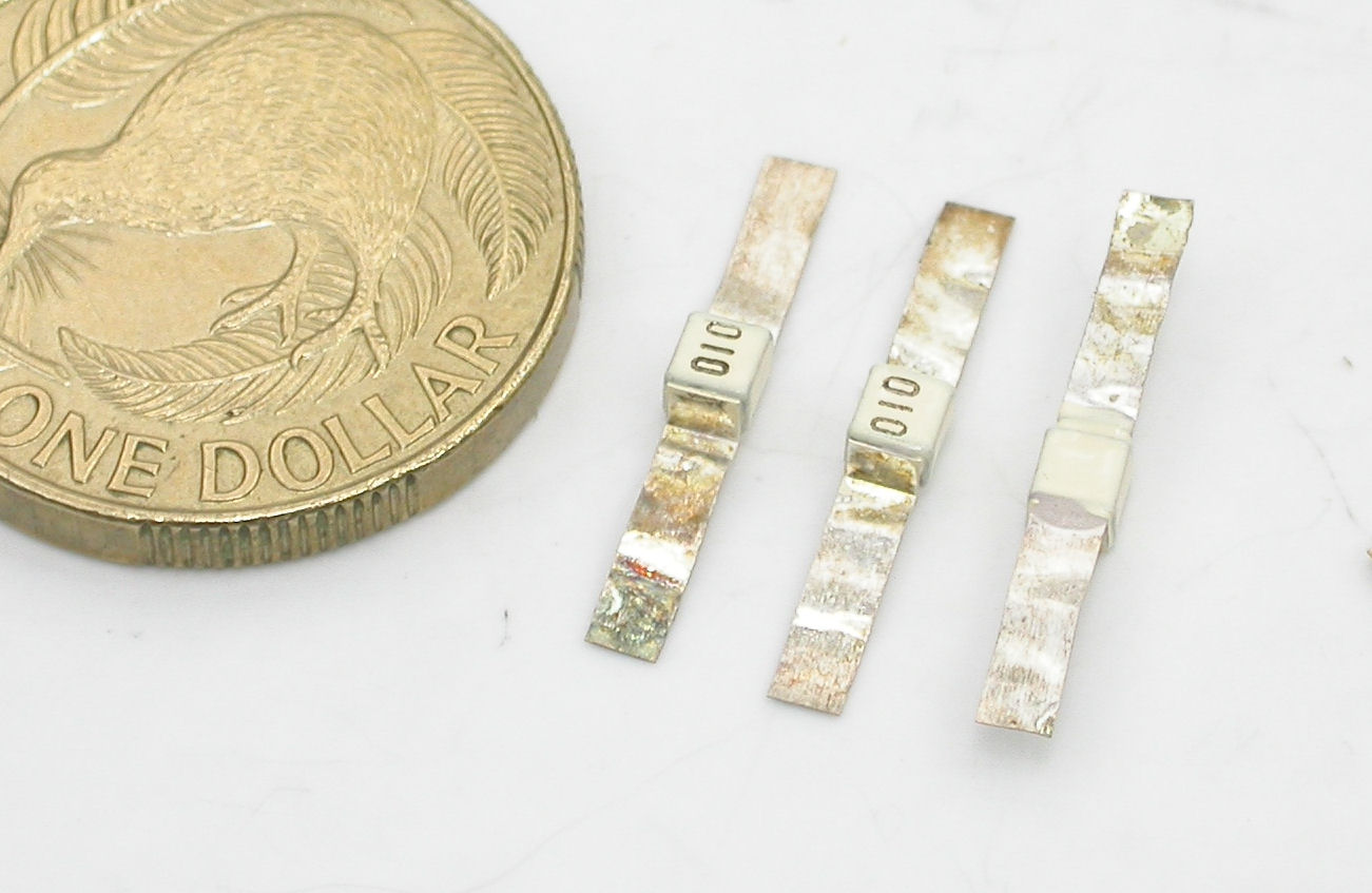 1pF-D-500V-Axial-RPN111-Murata_00.JPG  (126.3 Kb)