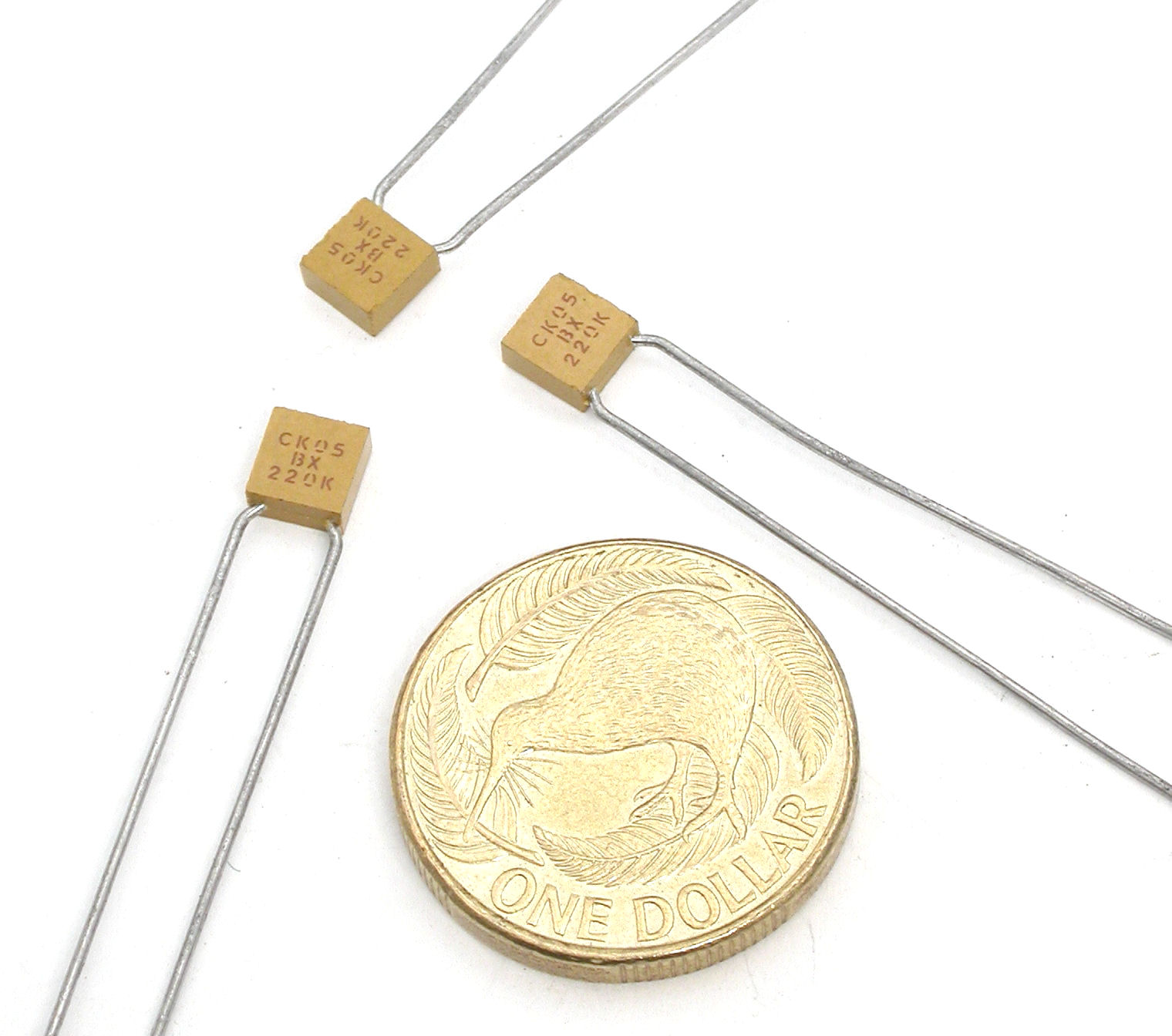 22pF-K-CK0522K-AVX_00.JPG  (207.3 Kb)