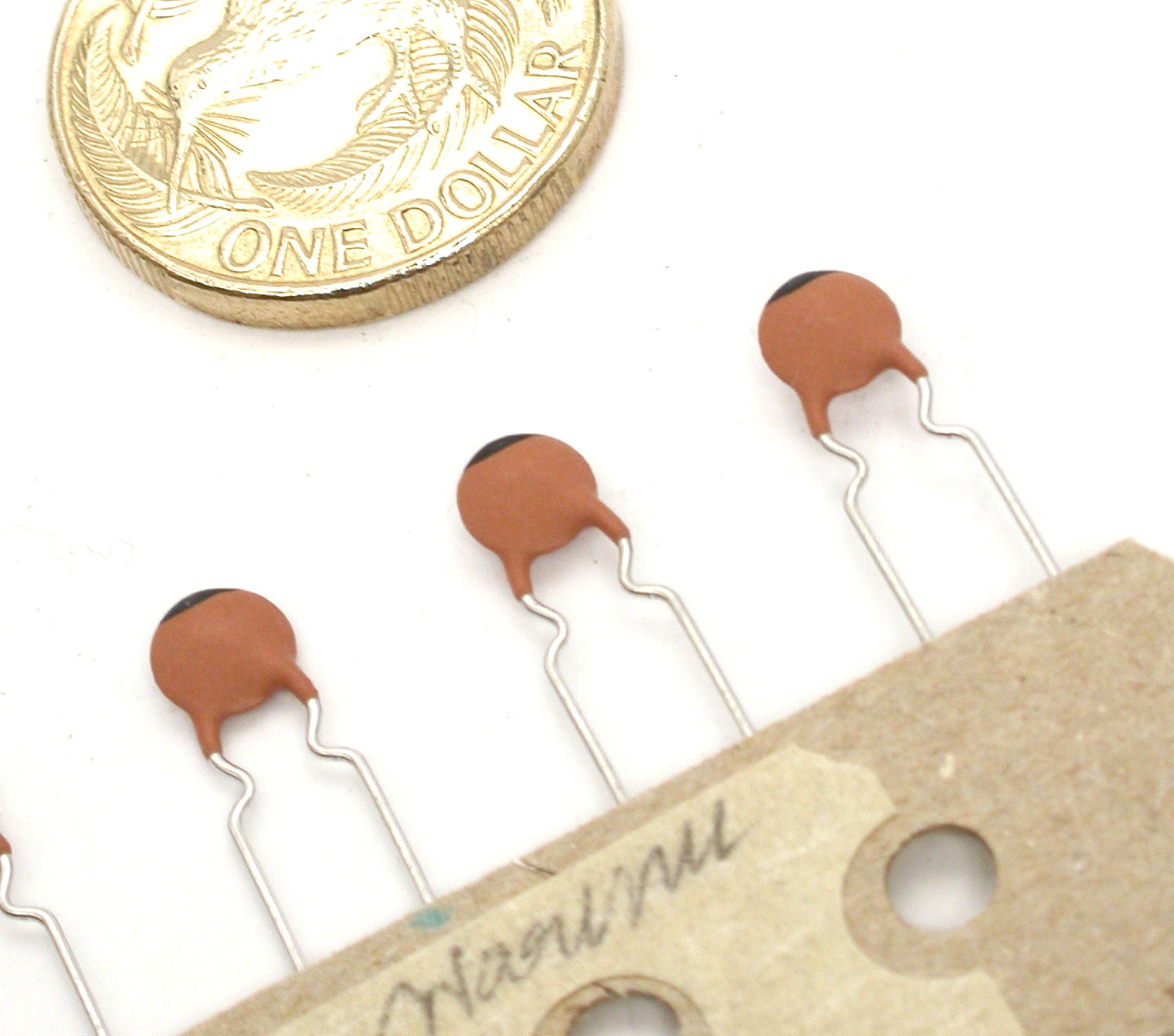 27pF-J-500V-RAD-NPO-DD06-999-Murata_02.JPG  (223.2 Kb)