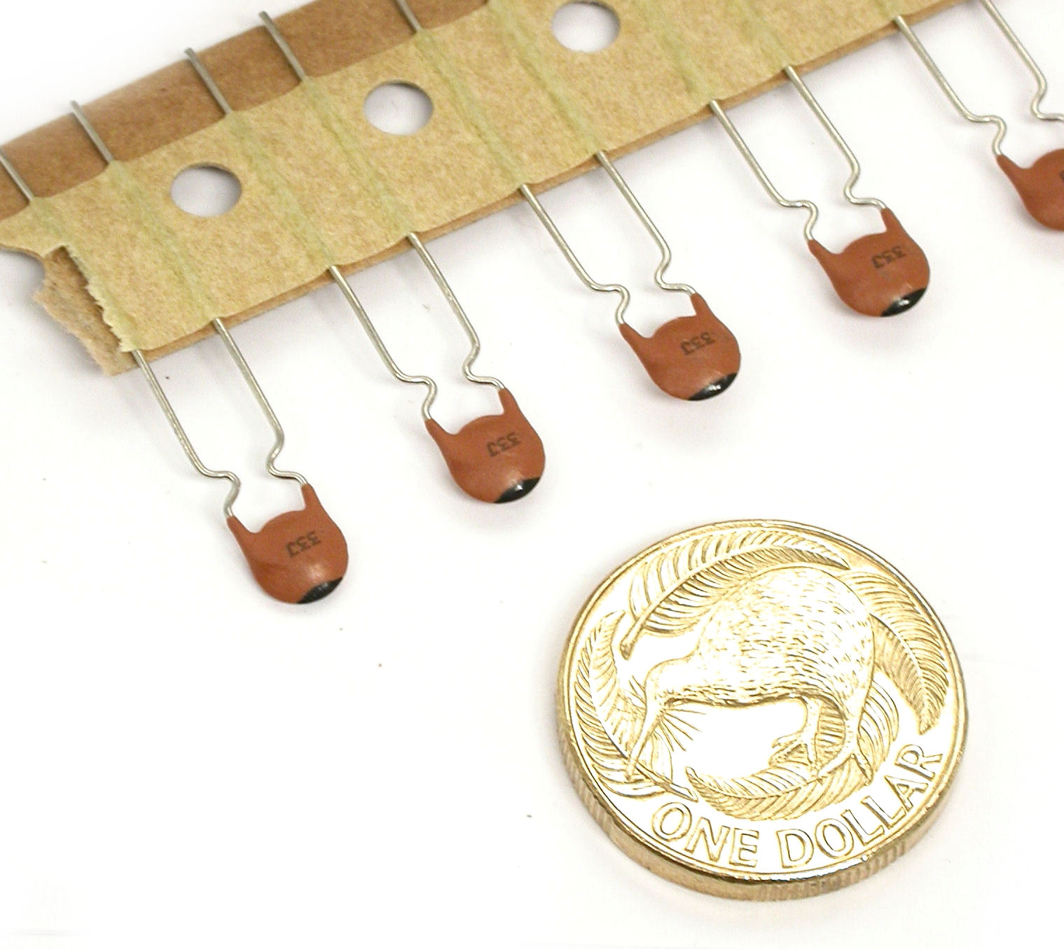 33pF-J-500V-Rad-NPO-DD07-Murata_02.JPG  (263.0 Kb)