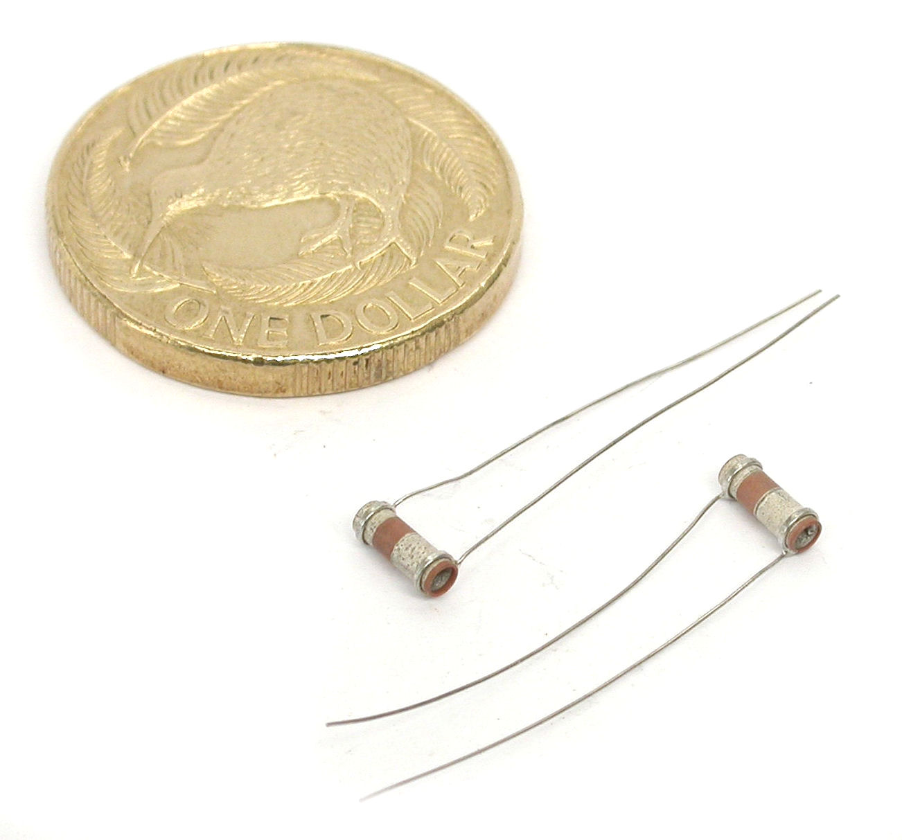 33pF-J-50V-Rad-11-3302-01-Taiyo_05.JPG  (128.7 Kb)