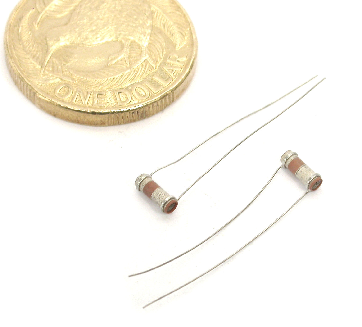 33pF-J-50V-Rad-11-3302-01-Taiyo_06.JPG  (159.7 Kb)