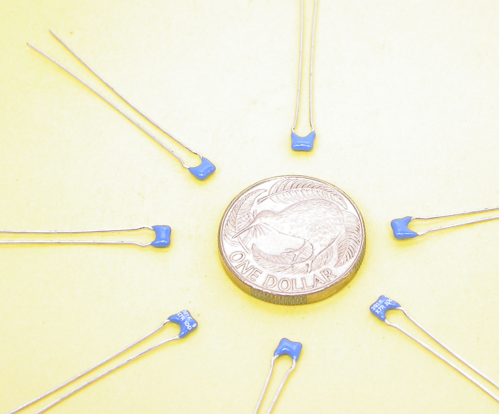 3n9F-K-100V-X7R-Rad-B37781-Siemens_01.JPG  (217.7 Kb)