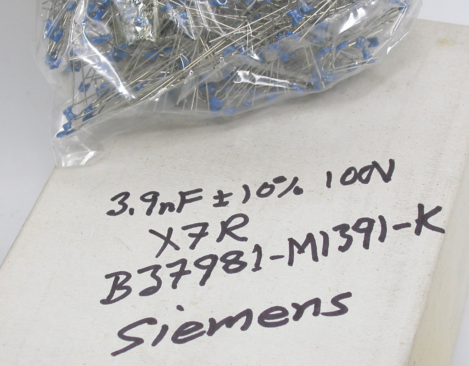 3n9F-K-100V-X7R-Rad-B37781-Siemens_Pack.JPG  (276.9 Kb)