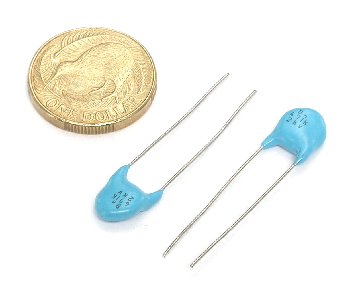 470pF-K-2kV-RAD-DE0907-Murata_00.JPG  (112.2 Kb)