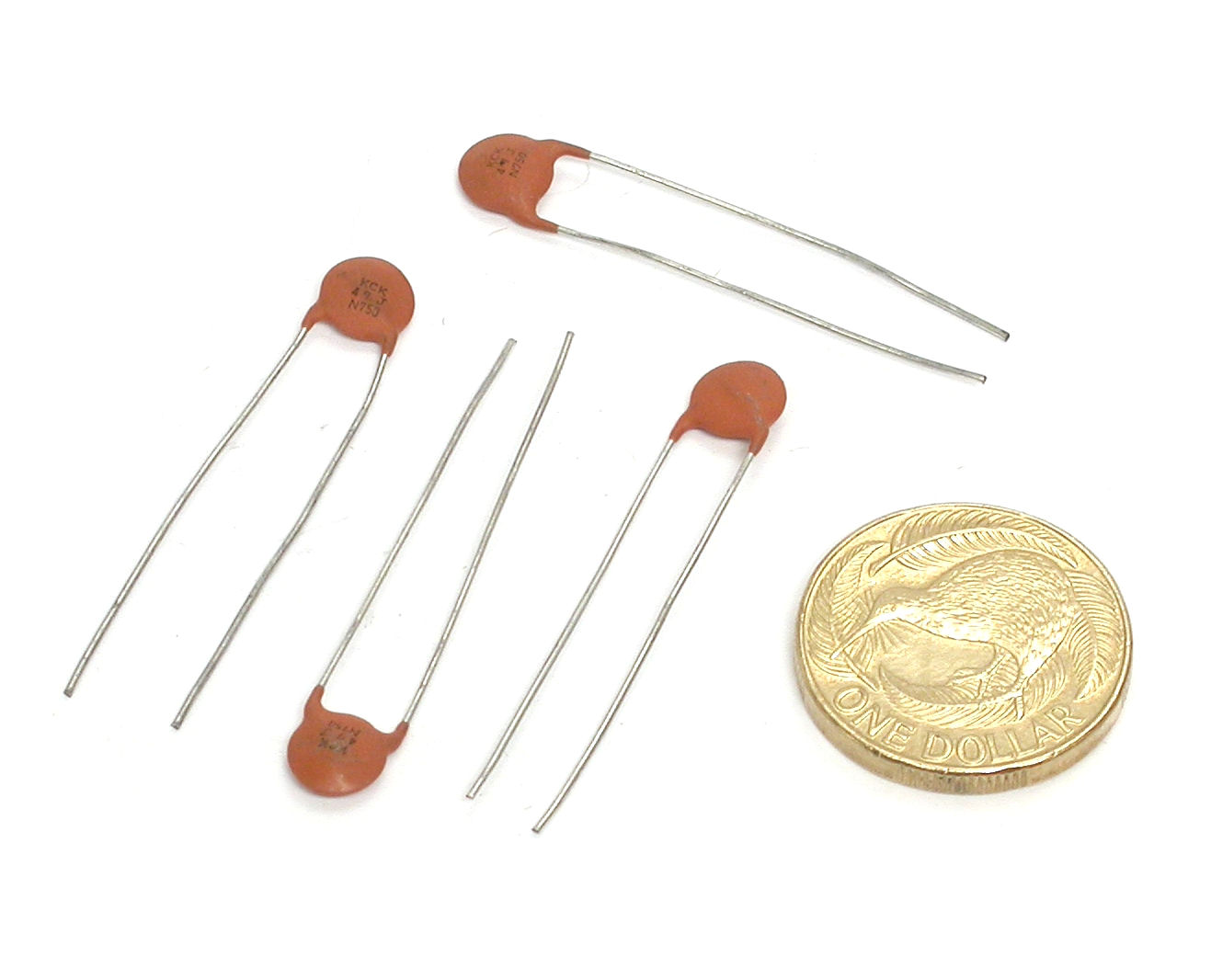 47pF-J-500V-N750-CCH80-KCK_01.JPG  (112.7 Kb)