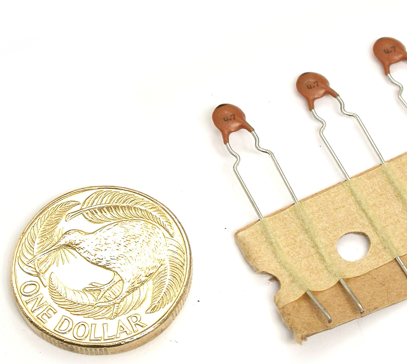 4p7F-K-500V-Rad-NPO-DD05-Murata_09.JPG  (256.9 Kb)