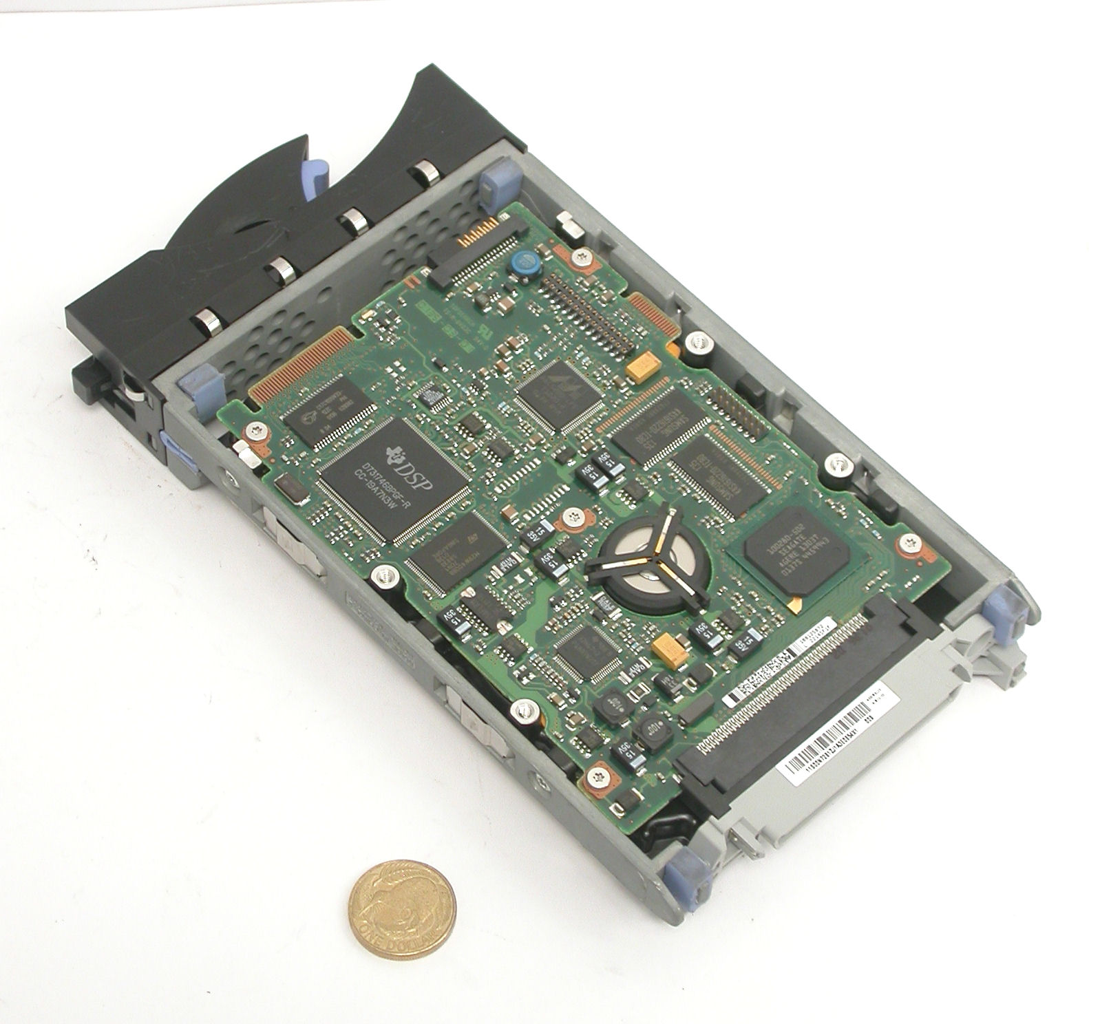 36GB-10k-U160-06P5659-IBM-DSCN6815.JPG  (285.7 Kb)