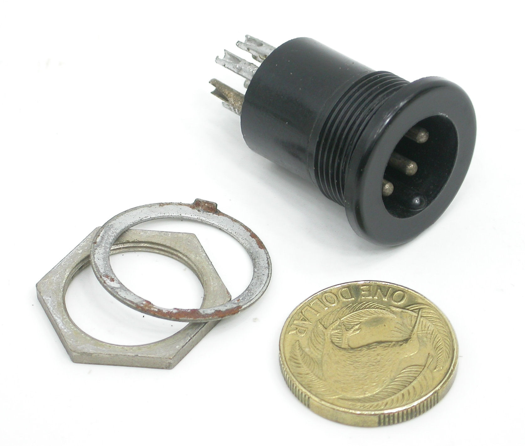 12BUL-6P-3A-P635-Bulgin-REF_00.JPG  (206.9 Kb)