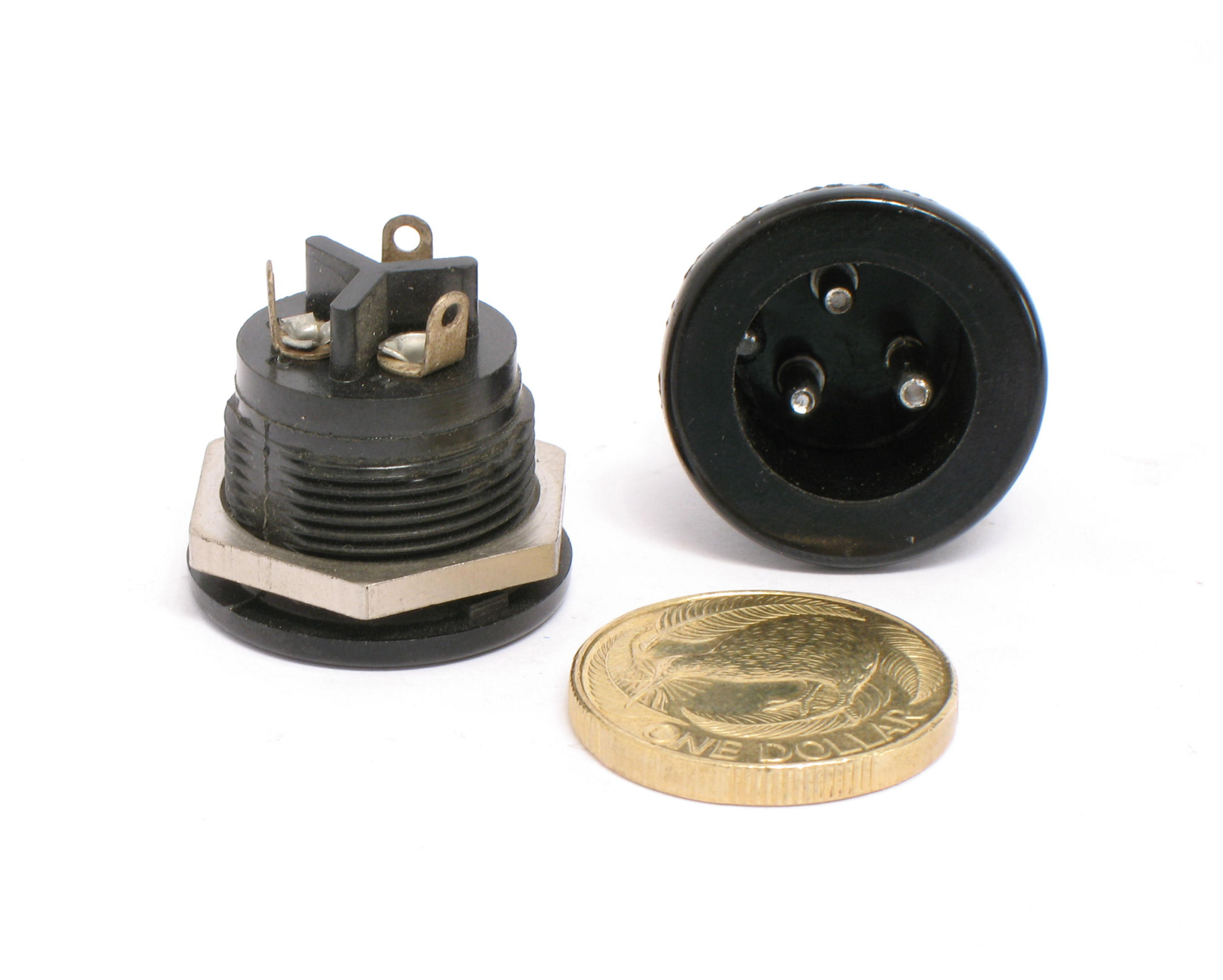 23BUL-3P-P360-Bulgin-01a.JPG  (351.9 Kb)