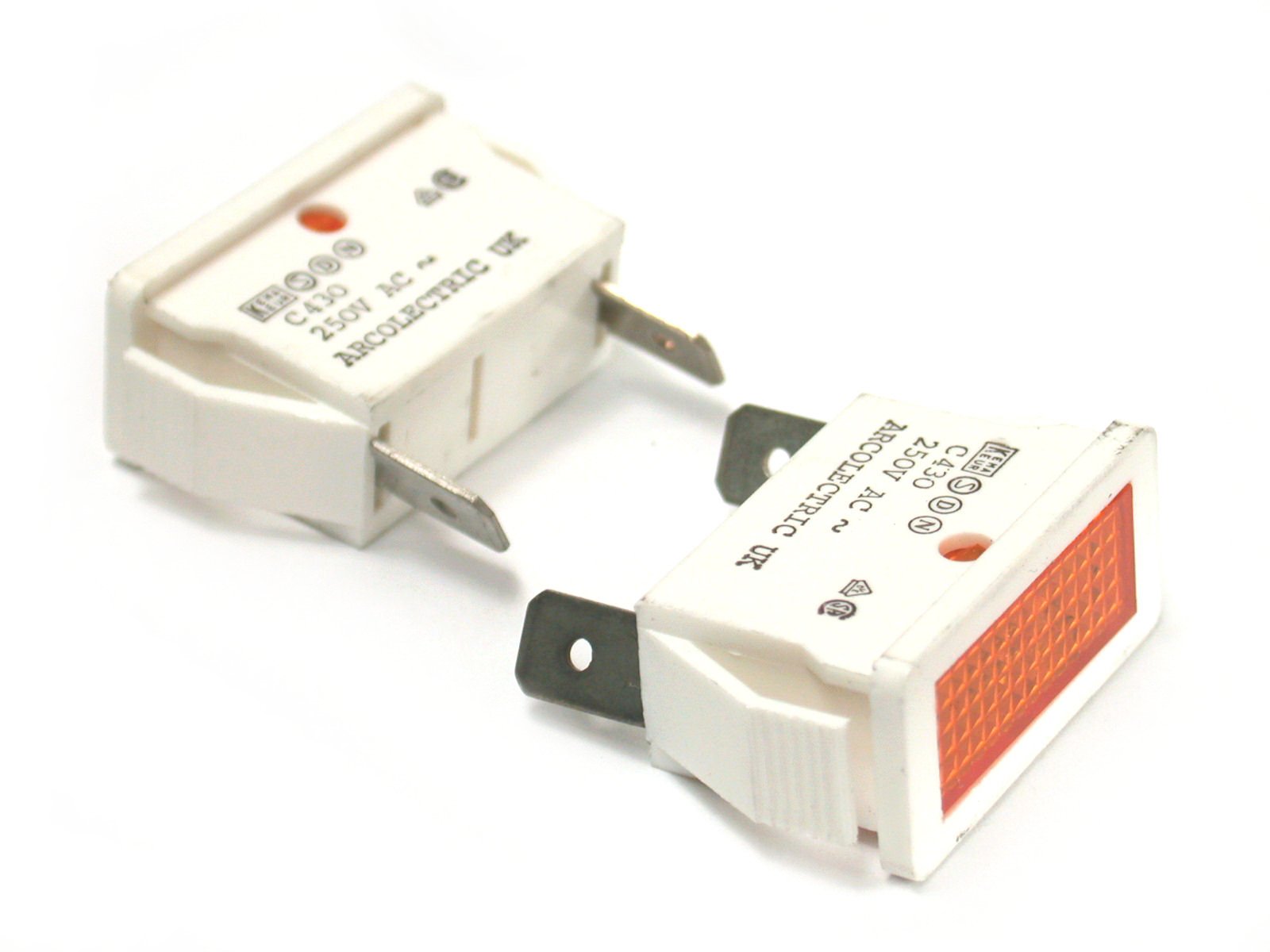 C430-250Vac-Amb-Wh-Arcolectric_001.jpg  (98.3 Kb)