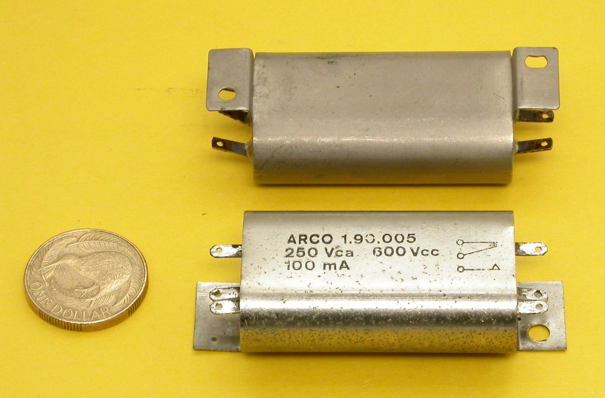1PCO-100mA-250Vca-600Vcc_03.JPG  (457.6 Kb)
