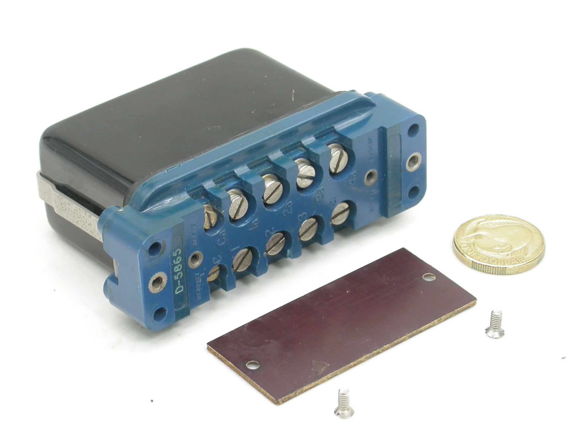 2PCO-25A-30Vdc-D5865-K&N_01.JPG  (225.2 Kb)