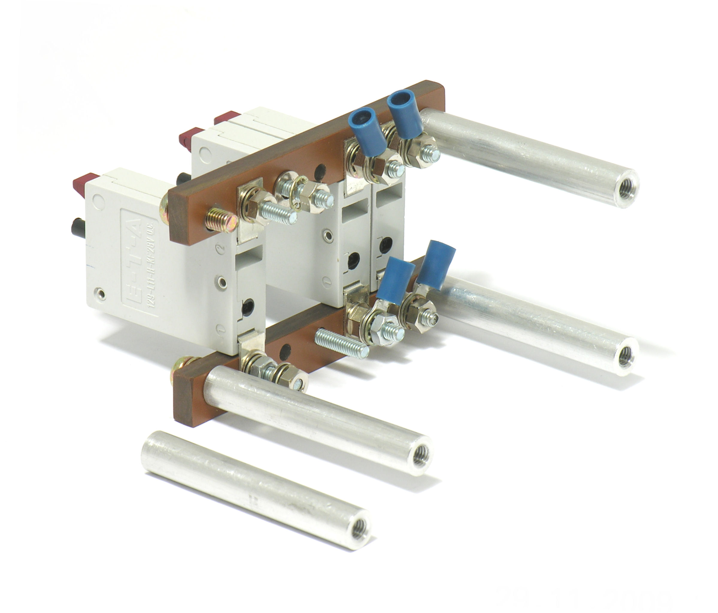 DCDM-CB-Assy-DSCN1434.JPG  (295.6 Kb)