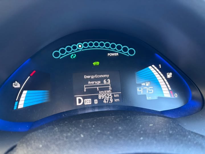 May be an image of text that says "00000000000 POWER 1 EnergyEconomy Energ Economy Average 6.3 日夢 →时 ry 475 km/kWh 89525 km A 47.9 km D ECO km"