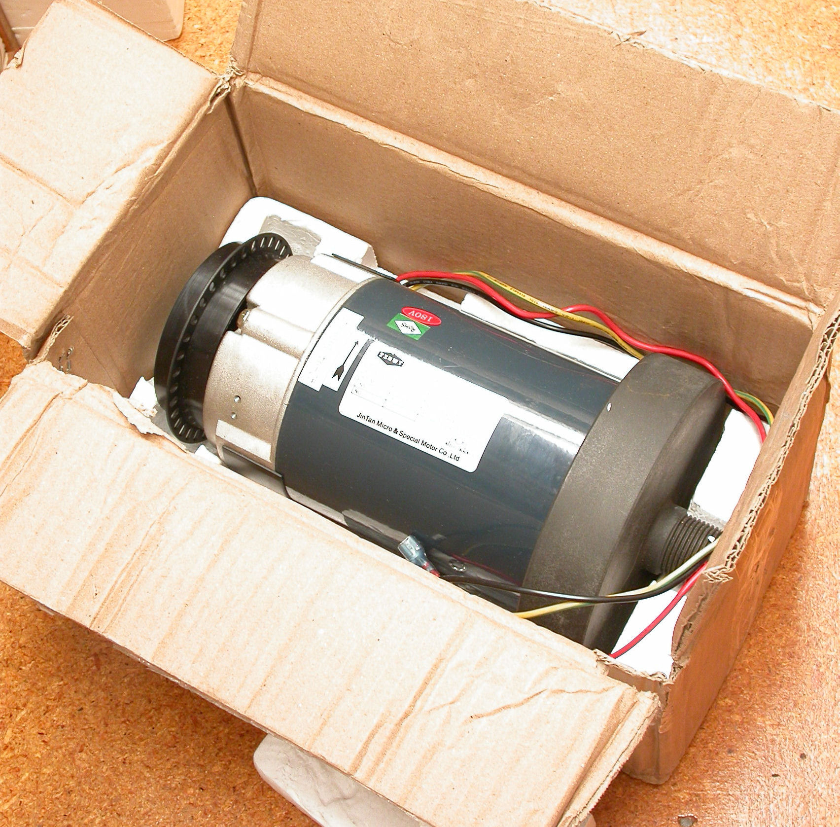 180V-12A-5000rpm-ZYT42-JINWT_DSCN0108.JPG  (605.2 Kb)